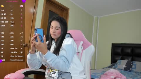 Snapshot of allison_love chatting on January 19, 2:25 am allison online show from January 19, 2:25 am