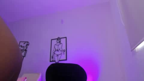 Allison online show from April 15, 8:09 pm