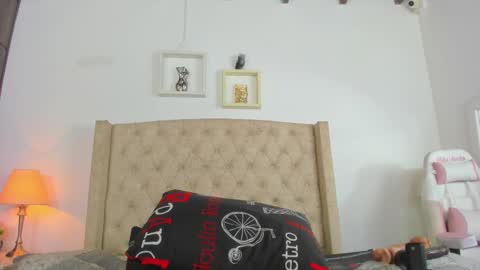 Snapshot of allisson_m chatting on February 26, 12:05 pm allisson online show from February 26, 12:05 pm