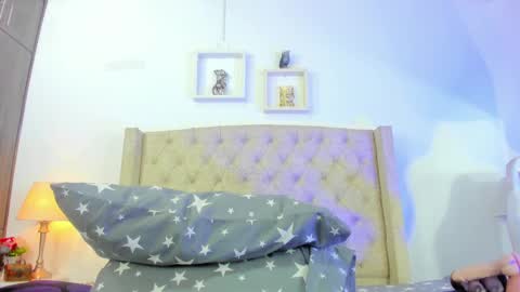 Snapshot of allisson_m chatting on February 17, 12:05 pm allisson online show from February 17, 12:05 pm