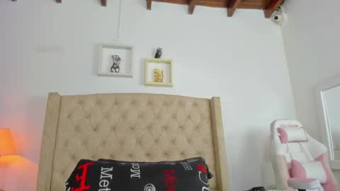 Snapshot of allisson_m chatting on March 1, 12:01 pm allisson online show from March 1, 12:01 pm
