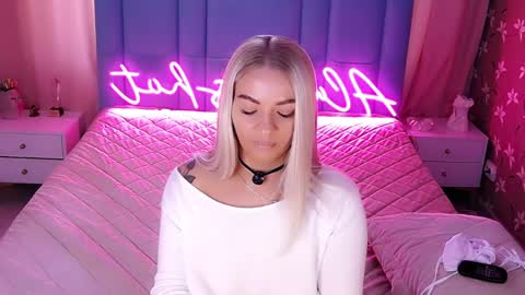 AlwaysHot online show from April 3, 2:31 am