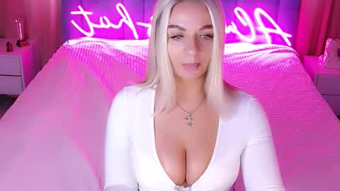 AlwaysHot online show from October 20, 3:42 am