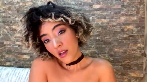 ally_summer online show from December 9, 10:32 am