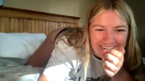 Snapshot of allyanalangel chatting on September 27, 1:07 pm allyanalangel online show from September 27, 1:07 pm