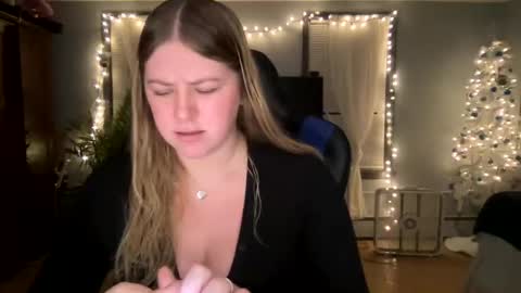 Snapshot of allyanalangel chatting on January 3, 1:59 am allyanalangel online show from January 3, 1:59 am