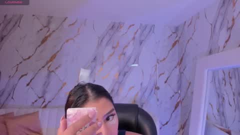 Snapshot of allyjensen chatting on February 18, 9:32 am Alisson online show from February 18, 9:32 am