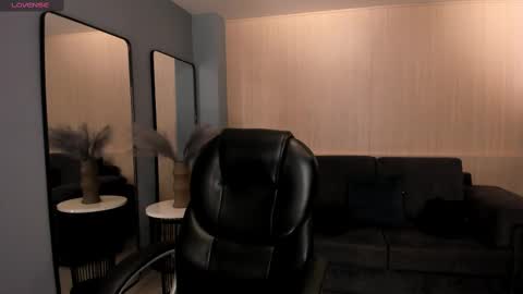 Snapshot of allyjensen chatting on February 28, 10:41 am Alisson online show from February 28, 10:41 am