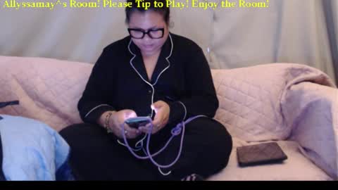 Allyssamay online show from October 31, 2:10 pm