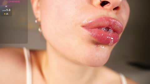 Snapshot of alma_yammy chatting on January 25, 6:32 pm Alma online show from January 25, 6:32 pm