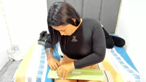Snapshot of almaa__ chatting on October 9, 7:40 pm Alma online show from October 9, 7:40 pm