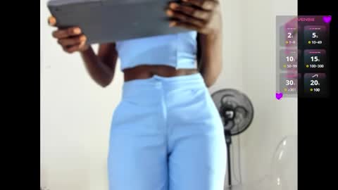 Snapshot of almasaennz chatting on January 13, 7:21 pm online show from January 13, 7:21 pm