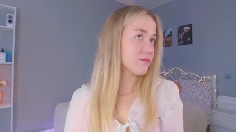 Snapshot of aluntick chatting on February 8, 1:44 pm Amelia NEXT STREAM online show from February 8, 1:44 pm