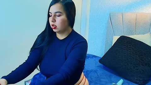 Snapshot of aly_smith_ chatting on September 16, 11:40 am A L Y online show from September 16, 11:40 am