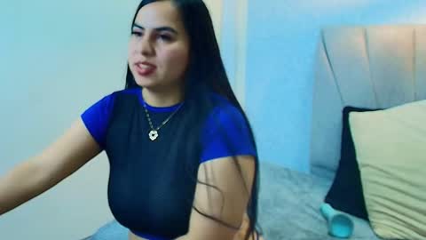 Snapshot of aly_smith_ chatting on October 1, 12:54 pm A L Y online show from October 1, 12:54 pm