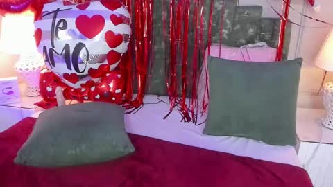 Snapshot of alys_baker chatting on February 15, 4:25 am Alys online show from February 15, 4:25 am