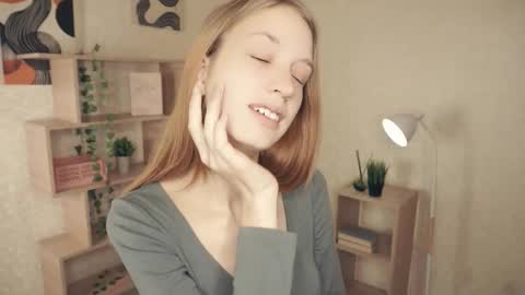 Snapshot of alyshaanzaldua chatting on October 17, 8:39 am Harper online show from October 17, 8:39 am