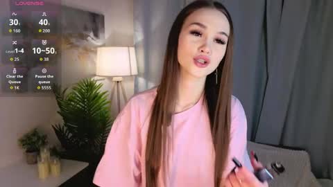 Mona online show from May 26, 4:28 pm