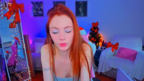 Snapshot of alyssa_smitt chatting on December 22, 7:33 am alyssa_smitt online show from December 22, 7:33 am