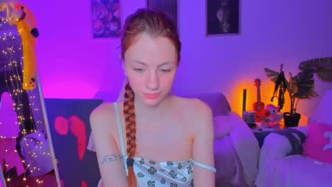 Snapshot of alyssa_smitt chatting on October 16, 12:35 am alyssa_smitt online show from October 16, 12:35 am