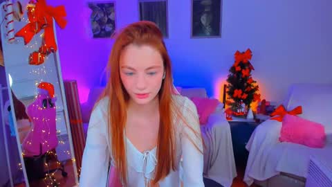 Snapshot of alyssa_smitt chatting on December 18, 7:15 am alyssa_smitt online show from December 18, 7:15 am