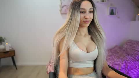 Snapshot of amai__liu chatting on February 25, 7:38 pm Amai Liu online show from February 25, 7:38 pm