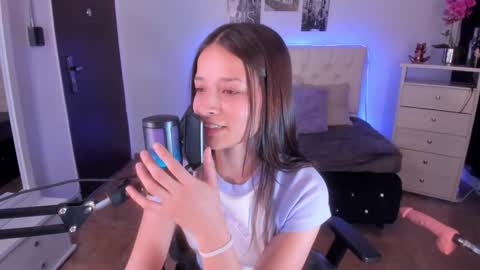 Snapshot of amaia_daniells chatting on February 3, 3:53 am B I A N C A online show from February 3, 3:53 am