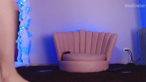 Amai  Sinclair  online show from September 21, 7:07 am