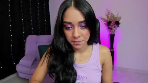 Snapshot of amalia_cruss chatting on March 1, 3:43 am Amalia cruss online show from March 1, 3:43 am