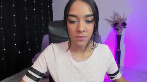Snapshot of amalia_cruss chatting on December 14, 3:28 am Amalia cruss online show from December 14, 3:28 am