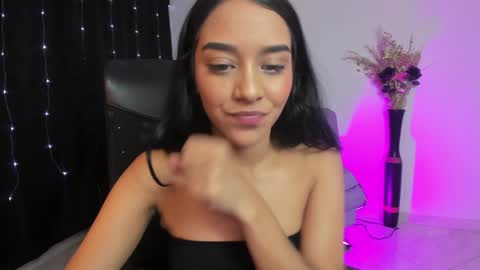 Snapshot of amalia_cruss chatting on December 20, 1:14 am Amalia cruss online show from December 20, 1:14 am