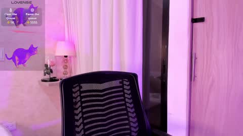 Snapshot of amanda_26 chatting on December 17, 2:23 am Luisa online show from December 17, 2:23 am
