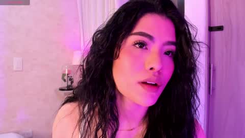 Snapshot of amanda_26 chatting on December 18, 1:59 am Luisa online show from December 18, 1:59 am