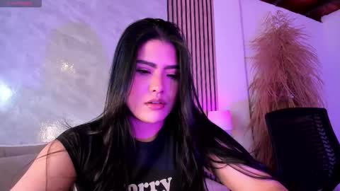 Snapshot of amanda_26 chatting on October 19, 11:40 pm Luisa online show from October 19, 11:40 pm