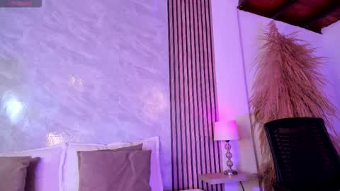 Snapshot of amanda_26 chatting on September 28, 9:53 pm Luisa online show from September 28, 9:53 pm