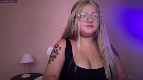 Snapshot of amandhaaa chatting on March 4, 5:24 pm Amandha online show from March 4, 5:24 pm