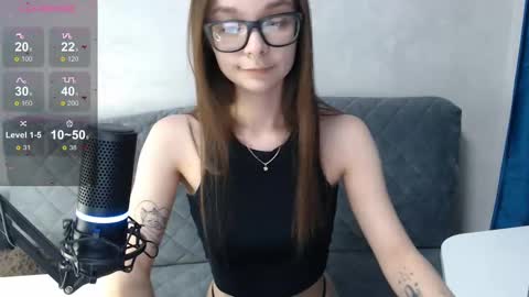 Snapshot of amaneli chatting on February 18, 6:28 pm Mila online show from February 18, 6:28 pm