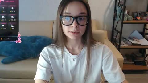 Snapshot of amaneli chatting on December 20, 9:11 am Mila online show from December 20, 9:11 am