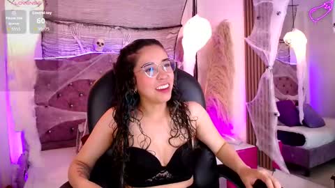 Snapshot of amara_davis1 chatting on October 16, 5:10 am amara_davis1 online show from October 16, 5:10 am