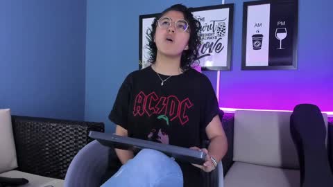 Emily online show from February 7, 3:19 pm