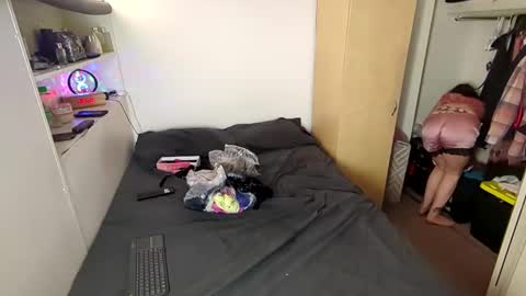 Kissra online show from February 7, 1:58 am