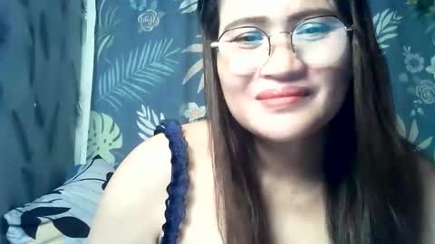 Snapshot of amazing_angel22 chatting on October 4, 9:52 pm amazing angel online show from October 4, 9:52 pm