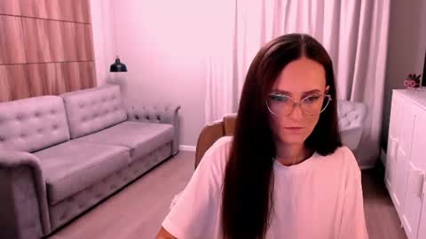 Izza online show from August 2, 1:14 pm