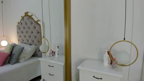 Snapshot of ambar_adamss chatting on December 26, 11:32 am Sara online show from December 26, 11:32 am