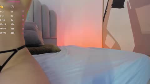 ambarevans_ online show from December 3, 11:56 am