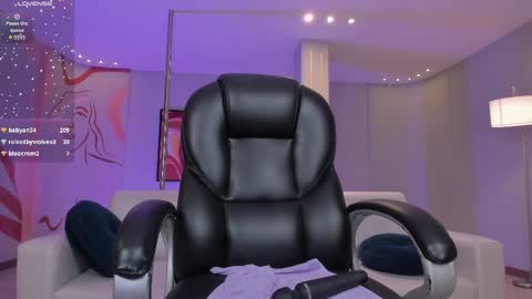 Snapshot of ambarjames_ chatting on September 18, 3:32 pm Ambar online show from September 18, 3:32 pm
