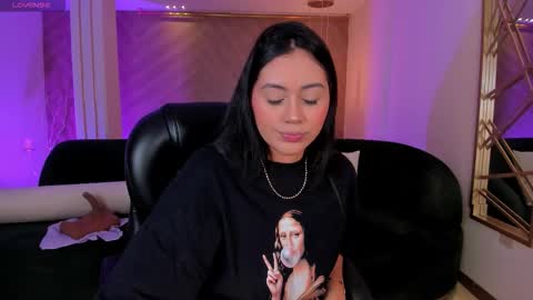 Snapshot of ambarjames_ chatting on October 16, 11:57 am Ambar online show from October 16, 11:57 am