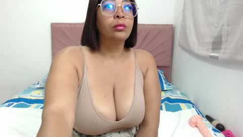 Snapshot of ambarsofhia chatting on September 9, 9:47 pm Amber Sofhia online show from September 9, 9:47 pm