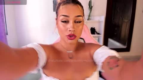 ambarthompson1 online show from February 1, 3:39 pm