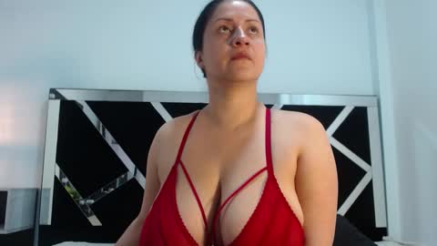 Snapshot of ambbermoon chatting on December 30, 2:51 pm online show from December 30, 2:51 pm